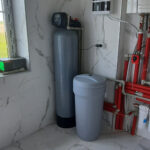 Монтаж системи очистки води та водонагрівача для ГВП